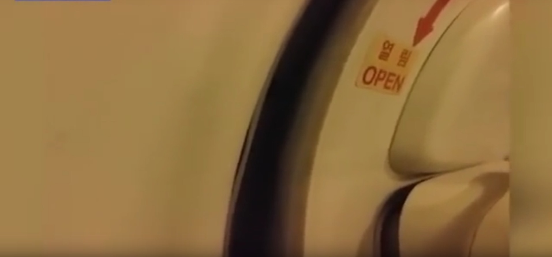 Vidéo : en Corée, un avion de ligne vole avec une porte ouverte !