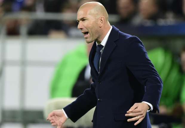 Ligue des Champions : Zidane craque son pantalon en plein match (vidéo)