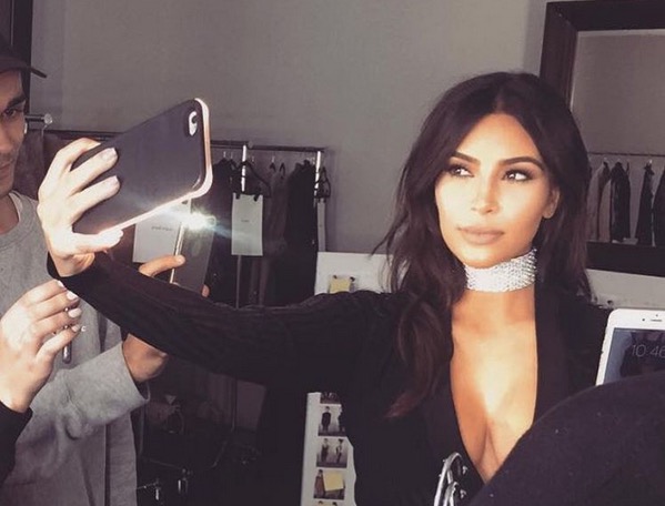 Kim Kardashian braquée : un bijou retrouvé dans la rue… Des analyses ADN en cours