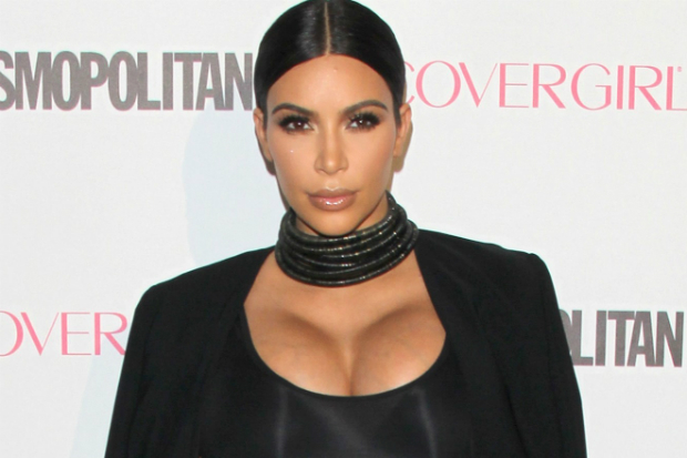 Kim Kardashian braquée par cinq faux policiers dans son hôtel parisien- Neuf millions de bijoux dérobés