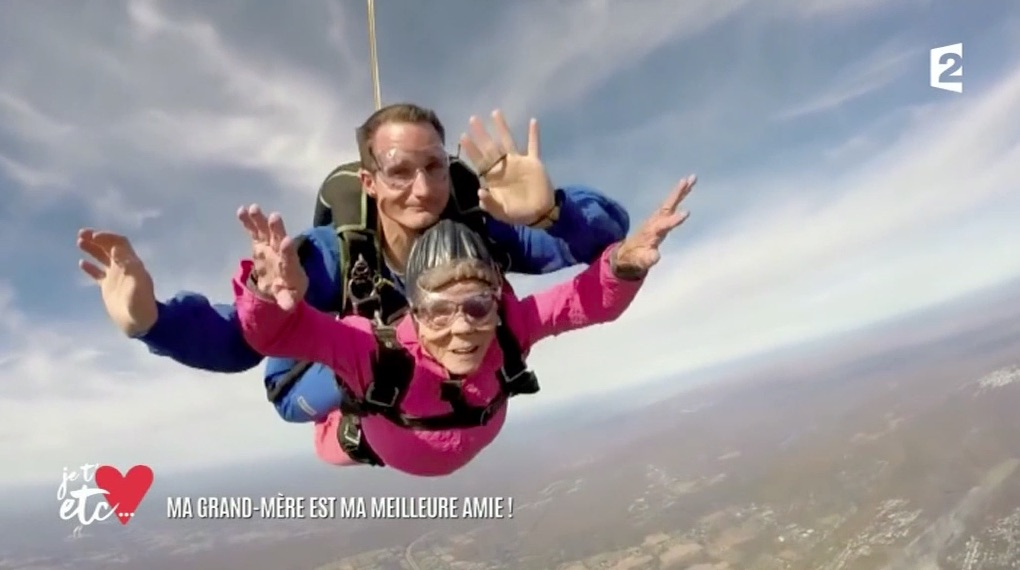 A 94 ans, elle saute en parachute !