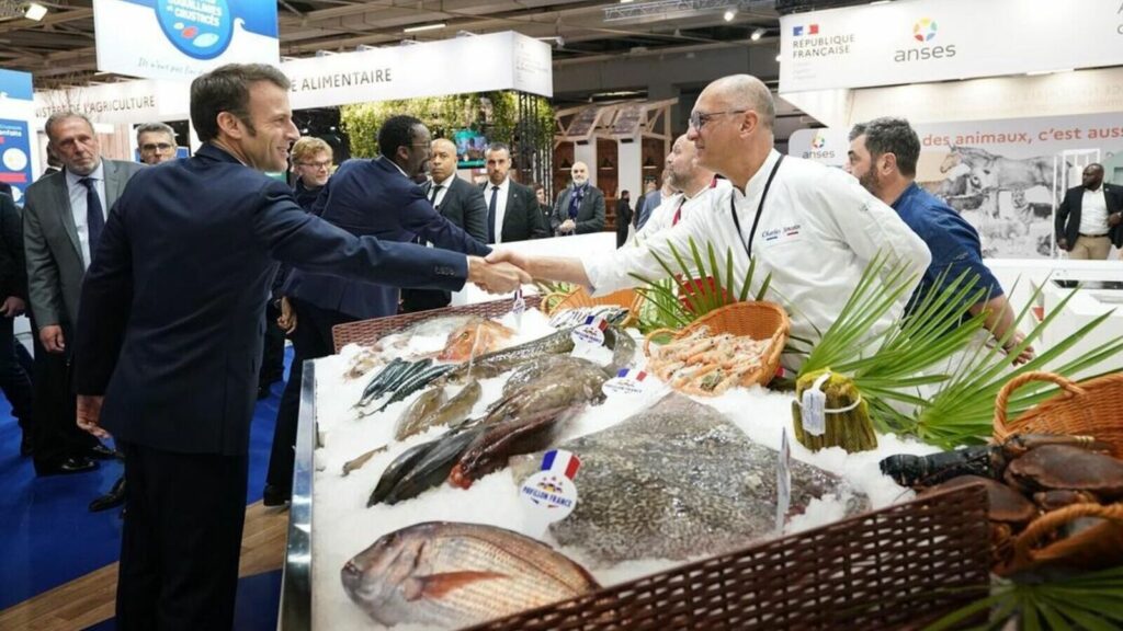 Photo du compte Instagram d’Emmanuel Macron, le montrant au Salon de l’Agriculture à Paris, le 25 février 2023