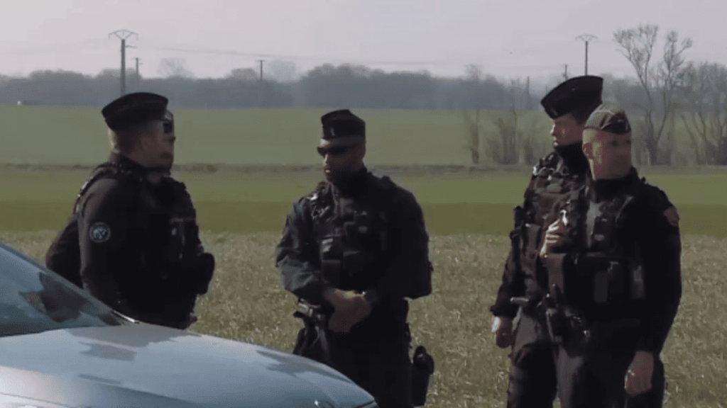 Image d’un reportage de France 2. Les gendarmes cherchent les corps de Leslie et Kévin