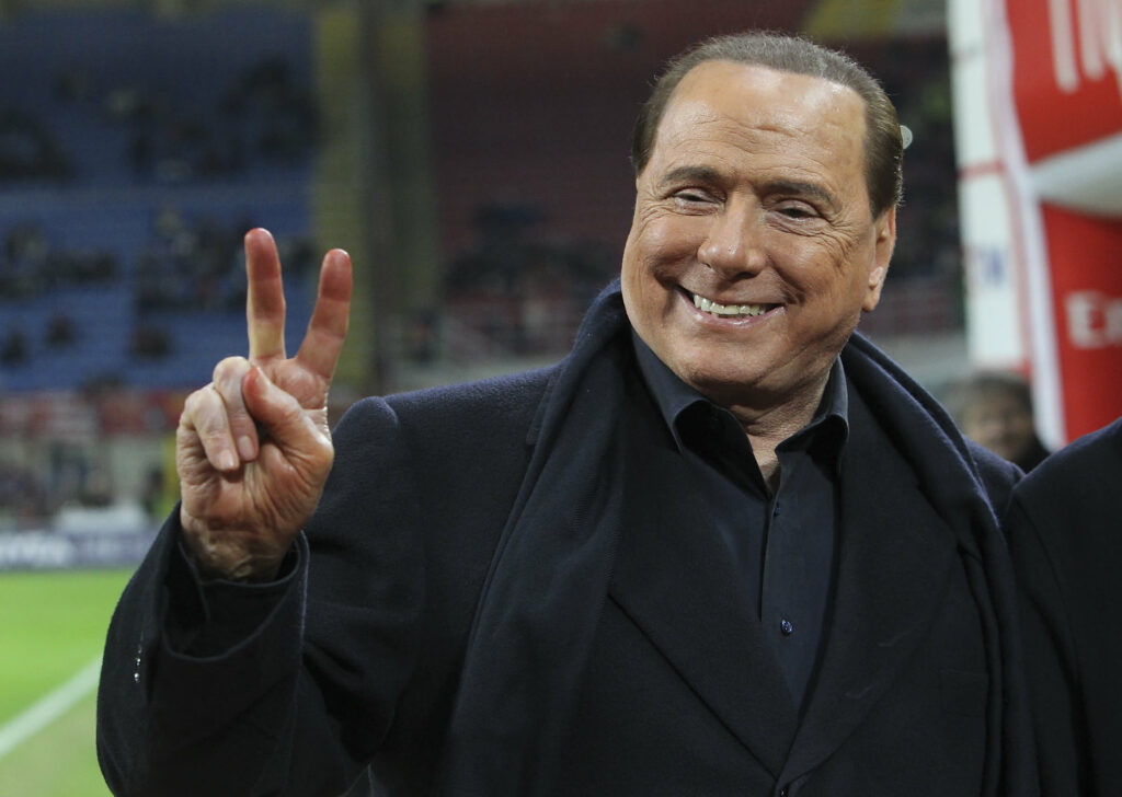 Silvio Berlusconi, magnat milliardaire des médias et ancien premier ministre italien, meurt à 86 ans