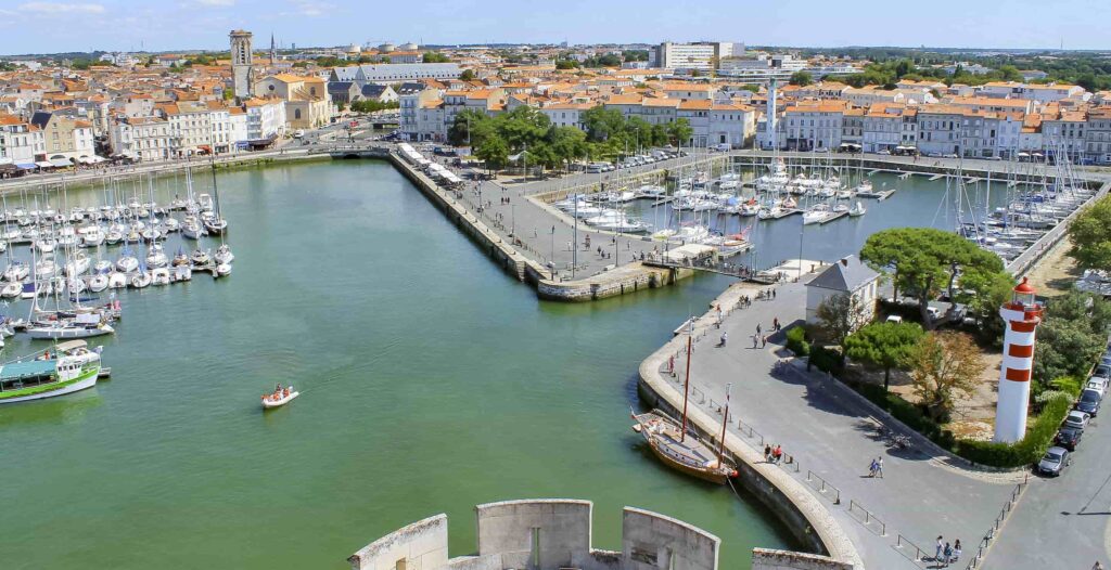 Un séisme de magnitude 5,8 frappe la région de La Rochelle-Niort, des bâtiments sont endommagés et des habitants évacués
