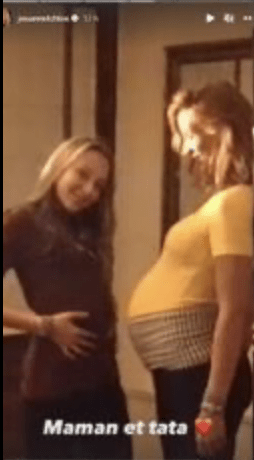 Alexandra Lamy enceinte de sa fille Chloé Jouannet en 1997 auprès de sa sœur Audrey Lamy