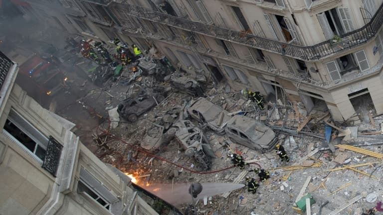 Les opérations de recherche dans les décombres se poursuivent ce soir après l'énorme explosion dans le centre de paris