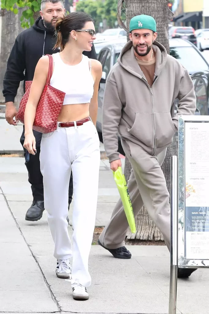 Kendall Jenner est rayonnante alors qu'elle sort avec Bad Bunny pour faire du shopping