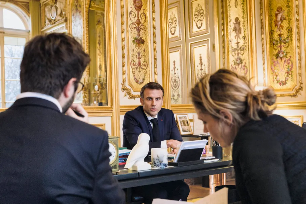 Emmanuel Macron estime que le RN ne s’inscrit pas dans l’arc républicain.
