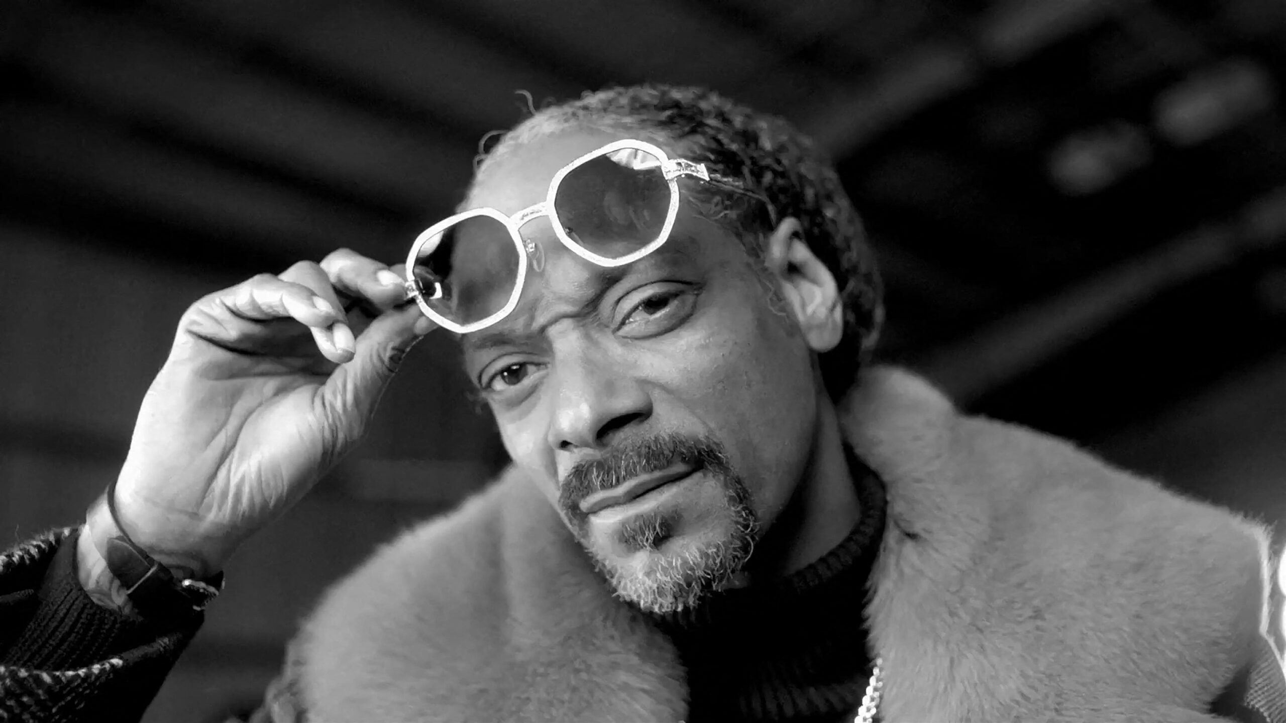 Snoop Dogg : « Le sexe, la violence et le meurtre étaient la clé pour vendre du rap en 1990. Mais moi, je veux promouvoir la paix… »