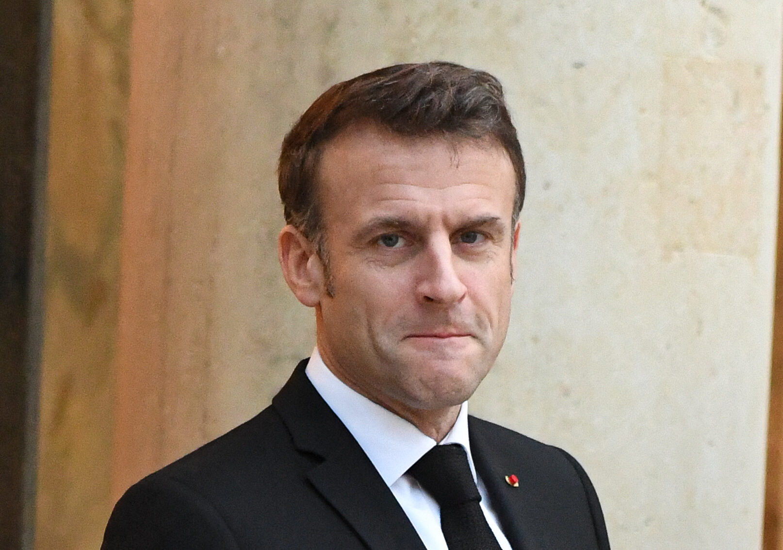Emmanuel Macron : « D’une certaine manière, on est comme une prostituée: le boulot, c’est de séduire. » Retrouvez les plus belles perles des politiques dans le nouveau numéro d’Entrevue !